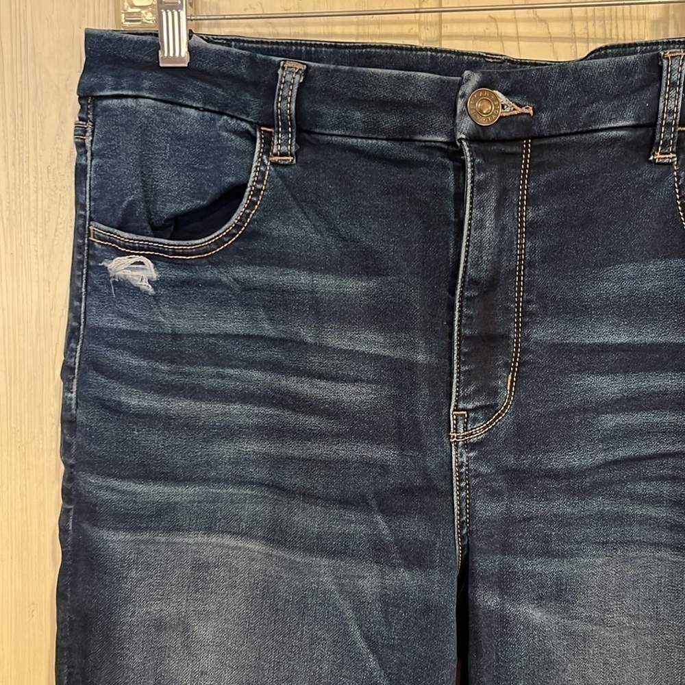 American EAGLE Next Level Stretch Curvy Hi Rise Jeggings Distressed size 18short - Picture 2 of 13